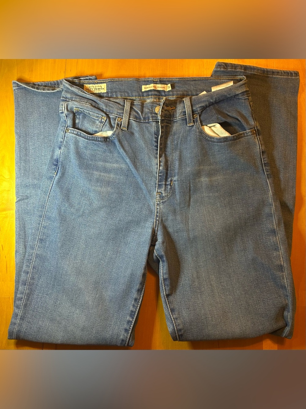 Levi's 724 Premium High Rise Straight Women's Jeans Blue Denim Medium Wash
